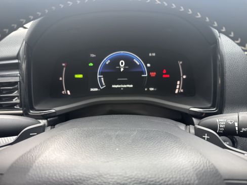 Used 2025 Toyota Camry SE FWD image 19