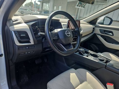 Used 2025 Nissan Rogue SV AWD/4WD image 21