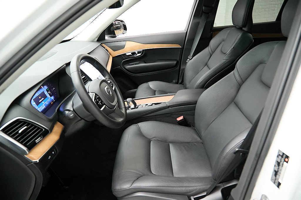 Certified 2023 Volvo XC90 T8 Plus w/ Protection Package Premier AWD/4WD image 13