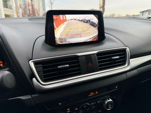 Used 2018 MAZDA MAZDA3 Touring image 24