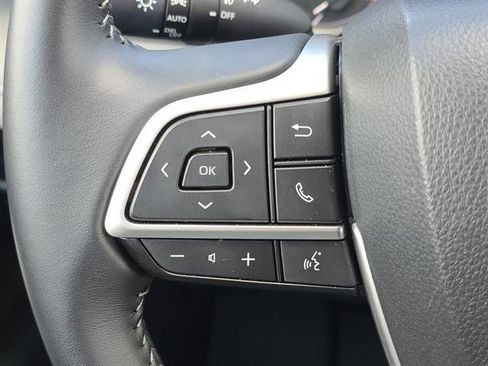 Certified 2025 Toyota Highlander XLE image 19