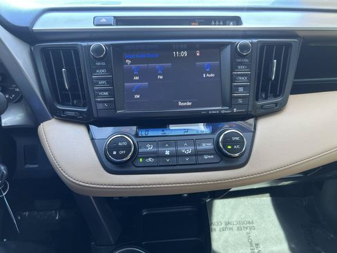 Used 2017 Toyota RAV4 XLE FWD image 19