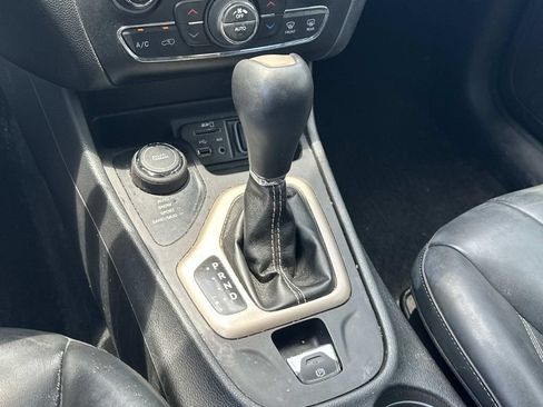 Used 2016 Jeep Cherokee Limited AWD/4WD image 24