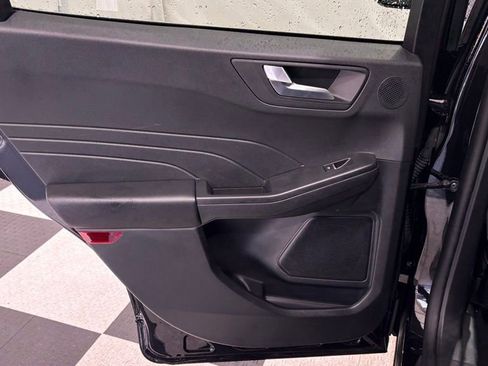 New 2025 Ford Escape SE w/ PHEV Premium Package FWD image 18