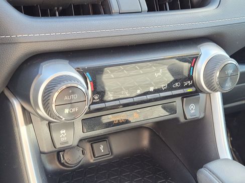 Used 2020 Toyota RAV4 XLE w/ Convenience Package image 26