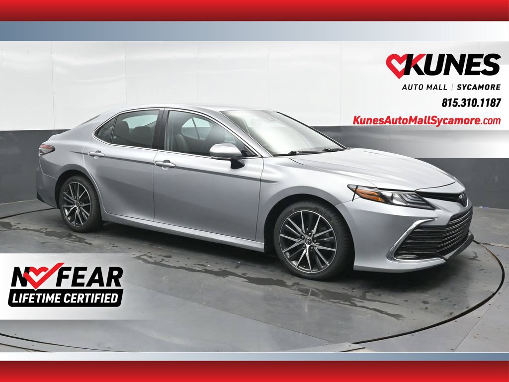 Used 2021 Toyota Camry XLE FWD image 1