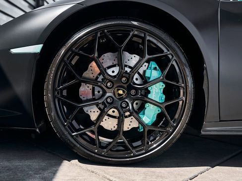 Used 2022 Lamborghini Huracan EVO RWD image 3