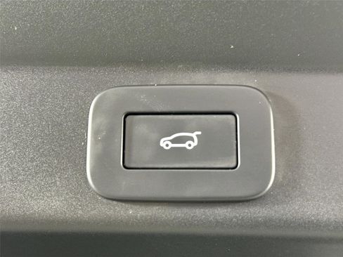 Used 2024 Land Rover Range Rover Sport Dynamic SE image 40