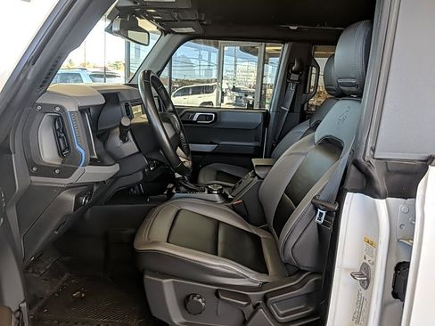 Certified 2022 Ford Bronco Black Diamond image 11