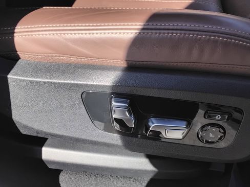 Used 2023 BMW X7 M60i w/ Executive Package image 26