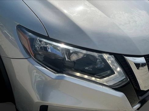 Used 2017 Nissan Rogue SV AWD/4WD image 13