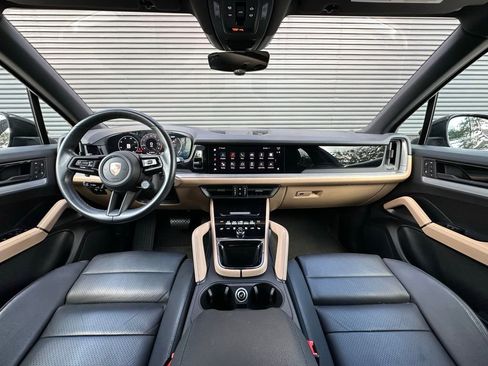 Used 2024 Porsche Cayenne image 6