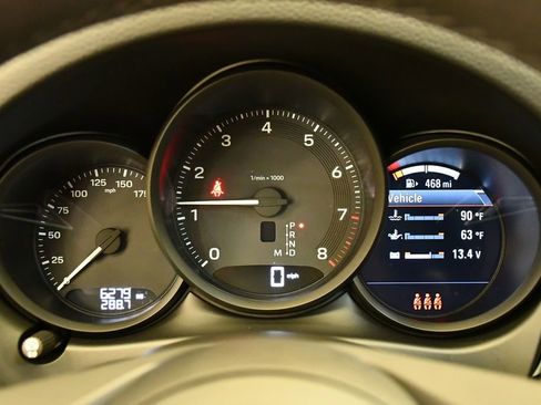 Used 2025 Porsche Macan image 27