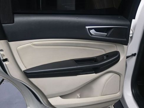 Used 2015 Ford Edge Titanium FWD image 17