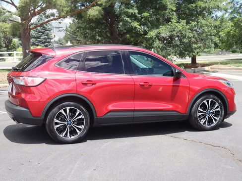 Used 2022 Ford Escape SE w/ SE Sport Appearance Package FWD image 4