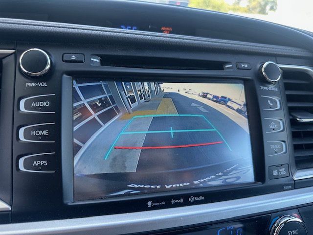Used 2018 Toyota Highlander XLE w/ Carpet Mat Package (TMS) FWD image 33