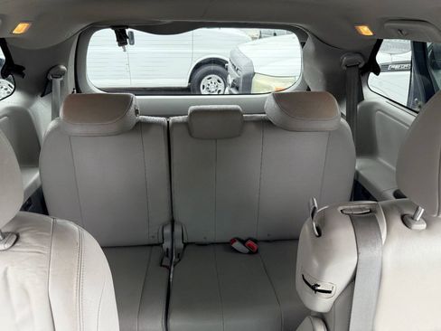 Used 2016 Toyota Sienna XLE FWD image 18