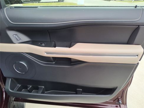 Used 2024 Ford Expedition XLT image 25