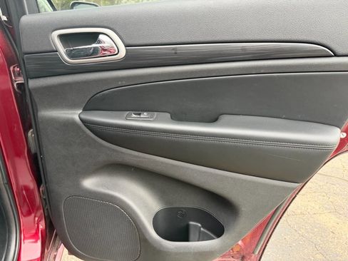 Used 2020 Jeep Grand Cherokee Altitude AWD/4WD image 14