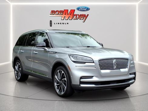 Used 2024 Lincoln Aviator Reserve w/ Equipment Group 201A AWD/4WD image 3