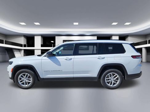 Used 2023 Jeep Grand Cherokee L Laredo image 3