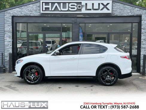 Used 2024 Alfa Romeo Stelvio Veloce AWD/4WD image 11