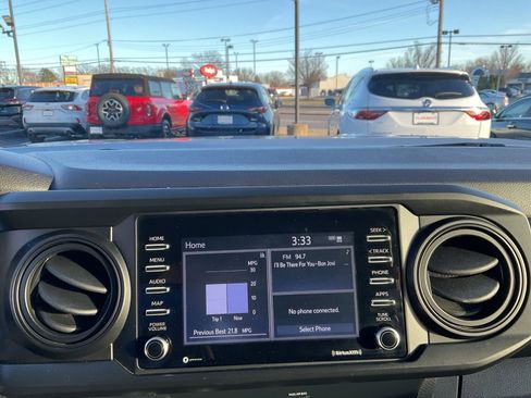 Used 2020 Toyota Tacoma SR image 8