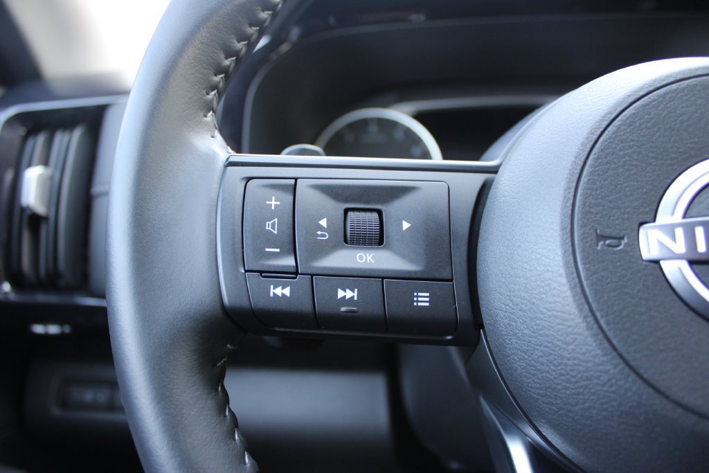 Used 2025 Nissan Pathfinder SV w/ SV Premium Package AWD/4WD image 20