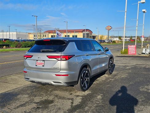 Used 2023 Mitsubishi Outlander SE image 5