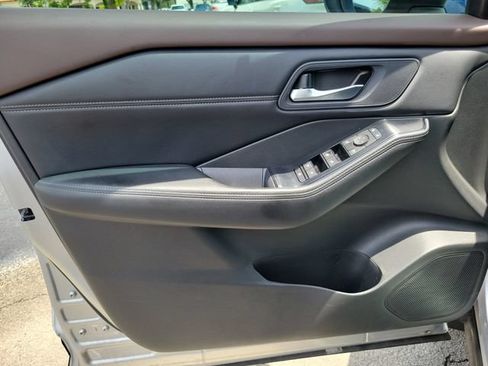 Used 2023 Nissan Rogue SV w/ SV Premium B Package FWD image 17