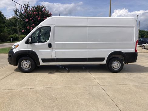 Used 2024 RAM ProMaster 2500 w/ Convenience Group FWD image 11