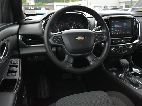 Used 2023 Chevrolet Traverse LT FWD image 18