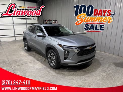 Used 2026 Chevrolet Trax LT FWD image 1