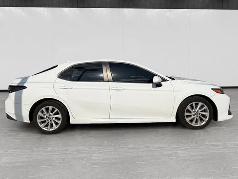 Used 2021 Toyota Camry LE FWD image 6