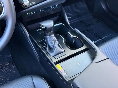 Certified 2025 Lexus ES 300h w/ Premium Package image 22