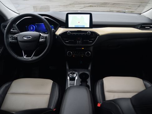 Used 2022 Ford Escape Titanium w/ Titanium Elite Package image 9