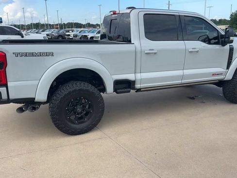 Used 2025 Ford F250 Platinum w/ Tremor Off-Road Package AWD/4WD image 9