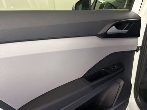 Used 2023 Volkswagen Taos SEL image 31