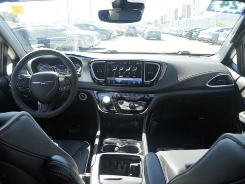 Used 2024 Chrysler Pacifica Limited w/ Uconnect Theater Family Group AWD/4WD image 23