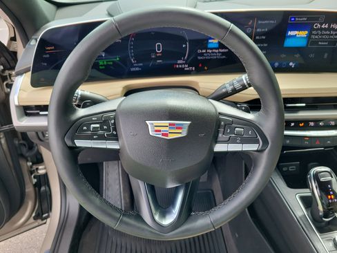Used 2025 Cadillac XT4 Premium Luxury w/ Technology Package AWD/4WD image 24