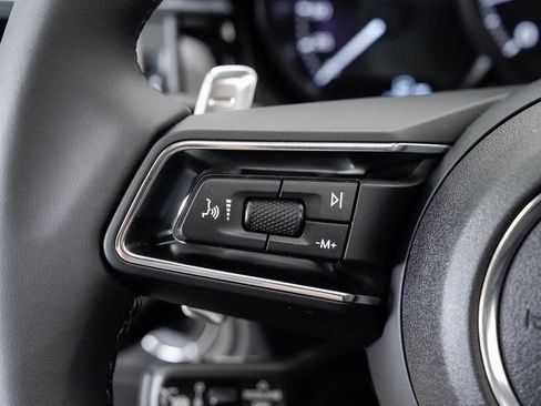 Certified 2025 Porsche Macan image 13