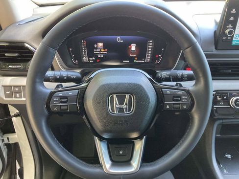 Used 2025 Honda Pilot Elite image 21