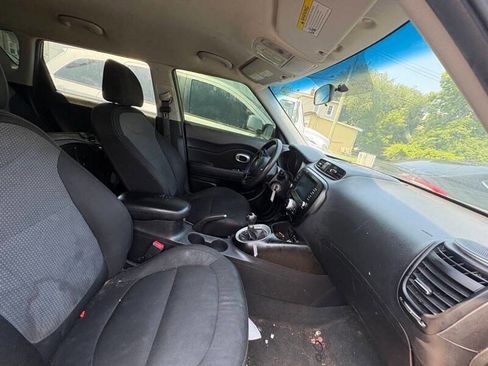 Used 2018 Kia Soul + image 7