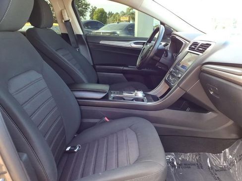 Used 2020 Ford Fusion SE FWD image 27