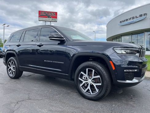 Used 2023 Jeep Grand Cherokee L Limited w/ Luxury Tech Group II AWD/4WD image 46