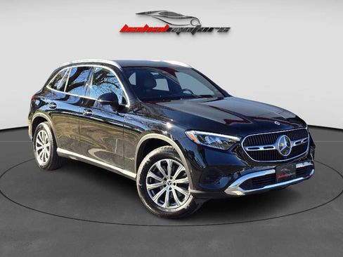 Used 2024 Mercedes-Benz GLC 300 image 1