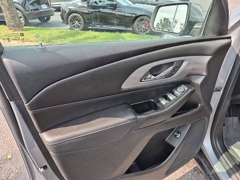 Used 2023 Chevrolet Traverse LT FWD image 12