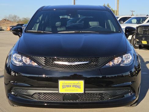 New 2026 Chrysler Voyager LX image 2