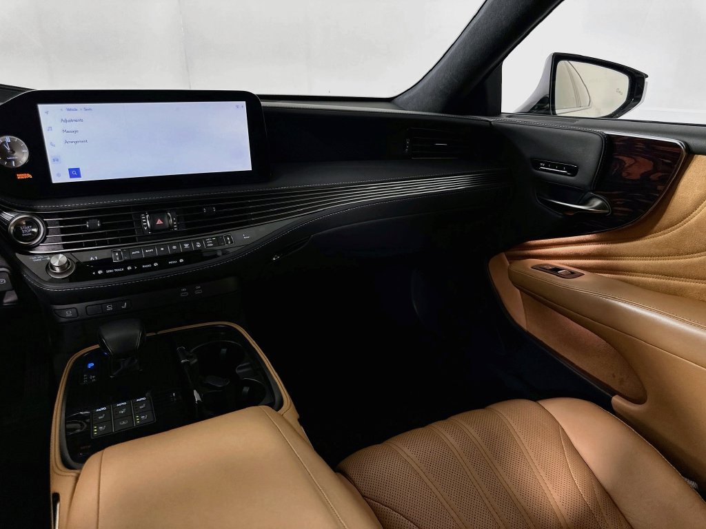 Used 2023 Lexus LS 500 w/ Luxury Package RWD image 23