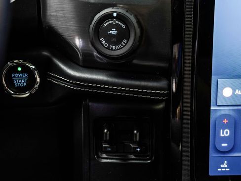 Used 2022 Ford F150 Lightning Platinum image 25